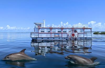 Cruising the waterways of Hernando Beach in style, Creating lasting memories with family and friends