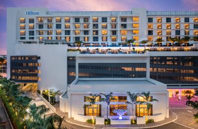 Hilton Aventura Miami Hotel Exterior and Rooftop Pool