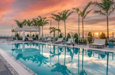 Rooftop Pool at Courtyard Fort Lauderdale