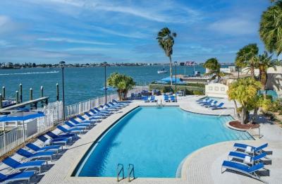 Pool at Courtyard St. Petersburg Clearwater/Madeira Beach