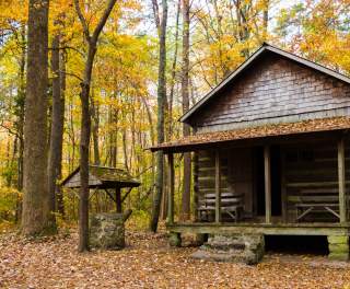 Exterior view of the Green Mountain Cabin during fall in Huntsville, AL