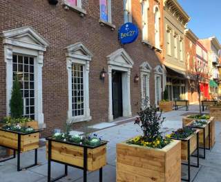 BeeZr Gastropub + Social Exchange