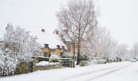 CJP Cotswold Tours - snow scene with a thatch cottage