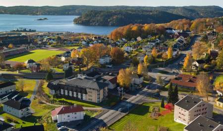 Dronebilde som viser Clarion Collection Park Halden