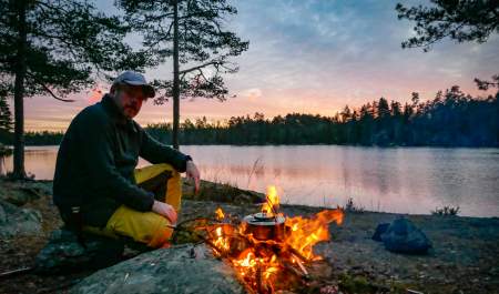 Trømborgfjella ved bålet med Sten Ihlebakke i Helt Vilt og Event Partner Norge