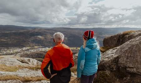 to personer på utsiktstopp