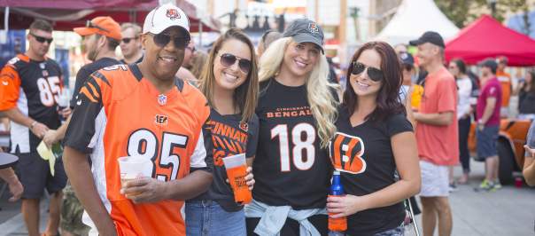 Cincinnati Bengals fans tailgating