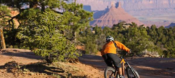 A mountain biker riding through Moab’s scenic and rugged landscape.