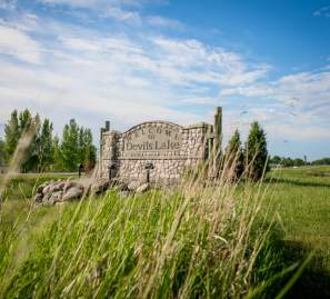 Welcome to Devils Lake sign