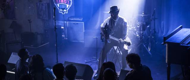 Solo musician on stage at BBkings Blues Club