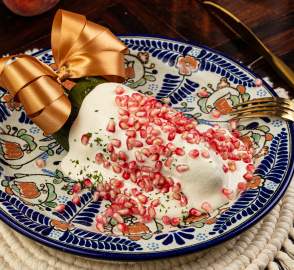 Don Artemio Chiles Nogada