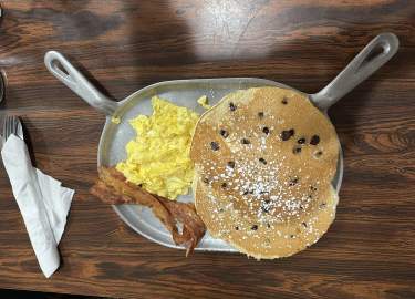 Dining Divas & Dudes Devour Lily’s Diner