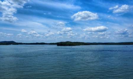 People boating on Tellico Lake near Knoxville, TN