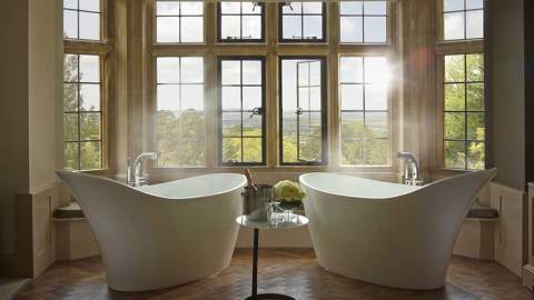 Twin bathtubs