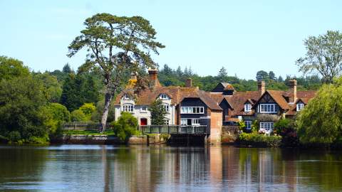 View of houses in Beaulieu over Millpond