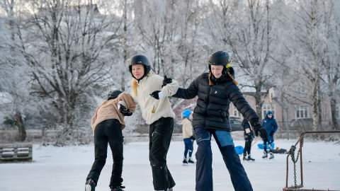 Venner på skøytebanen i Moss