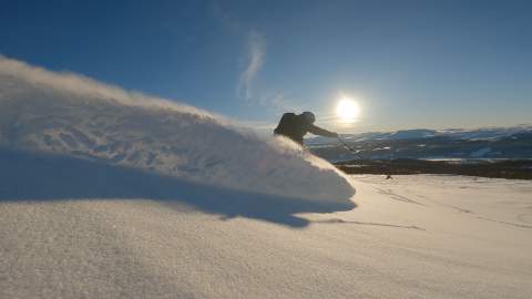 skikjører i snø