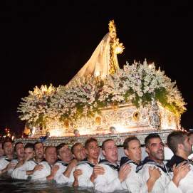 Un pueblo volcado en su tradición con la Virgen del Carmen, patrona de los bolicheros