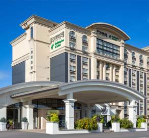 Holiday Inn Suites Parkway Conference Centre