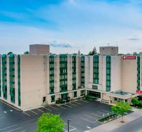 Ramada Niagara Falls Near the Falls