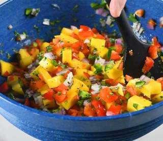 Dave's Fresh Marketplace: Fresh Mango Salsa