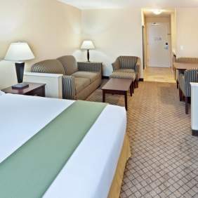 Holiday Inn Express Hotel + Suites - Sumner