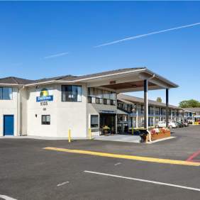 Days Inn by Wyndham Lakewood South Tacoma