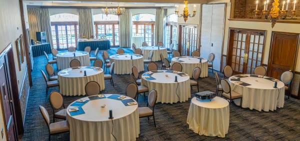 Nestled on the banks of the Fox River in the heart of downtown Geneva, Herrington Inn & Spa features a warm, intimate European-style ambiance, sophisticated venues and the personalized service of the finest boutique hotels.
