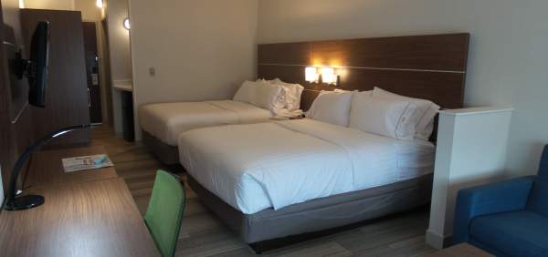 Holiday Inn Express & Suites Aurora-Naperville