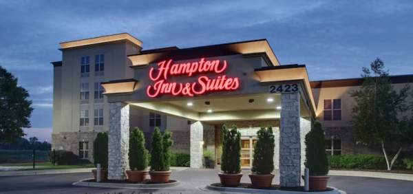 Hampton Inn & Suites Aurora