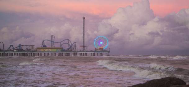 Oceanview and pier in Galveston