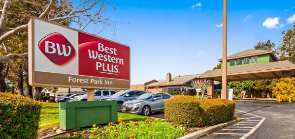Best Western Plus - Forest Park Inn