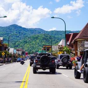 Jeeps in downtown gatlinburg