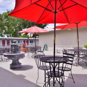 Campus Inn & Suites