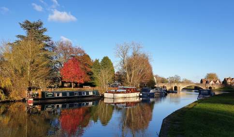 Autumn colours along the Thames Path, Abingdon