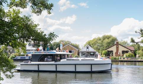 Le Boat on the Thames