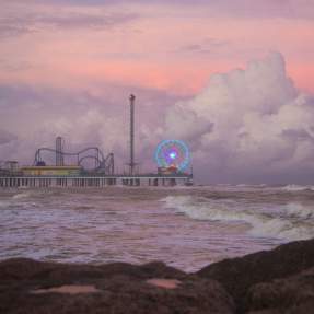 Oceanview and pier in Galveston