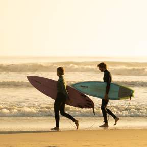 surfing surfer nags head couple