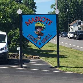 Maskots Pizza and Grill
