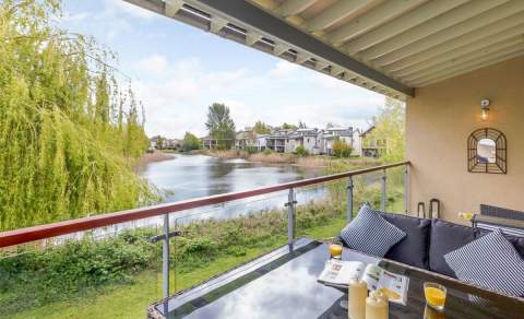 Cotswold Lakes via Bolthole Retreats
