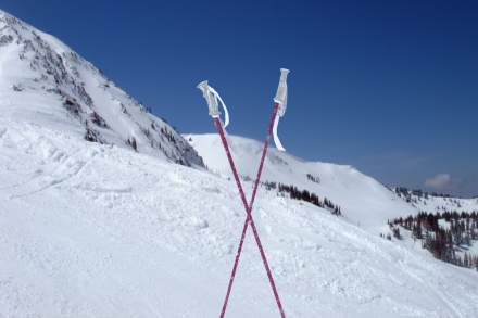 Crossed ski poles indicating "Slow Down"