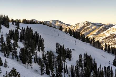 The wide, open Sunshine Bowl trail has stunning views of the Wasatch Mountains without an intimidating drop.