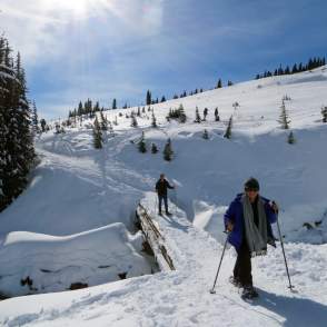 Discover Nature snowshoeing