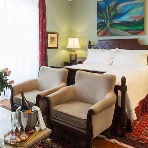 Historic Lyons House B&B circa 1835