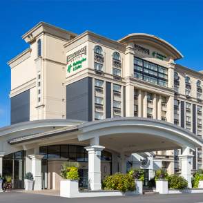 Holiday Inn Suites Parkway Conference Centre