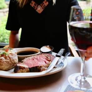 Best Steakhouses in Gatlinburg : Where to Eat After a Day in the Smokies