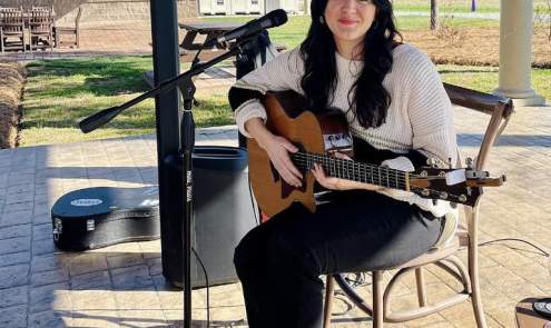 Live Music from Leia Sadiku