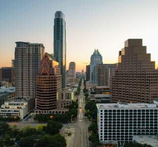 Bird's eye view of Congress Avenue from the Congress Avenue Bridge, up to the Capitol.
