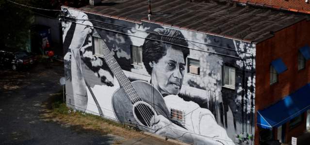 Building mural portraying musician, Elizabeth Cotten.