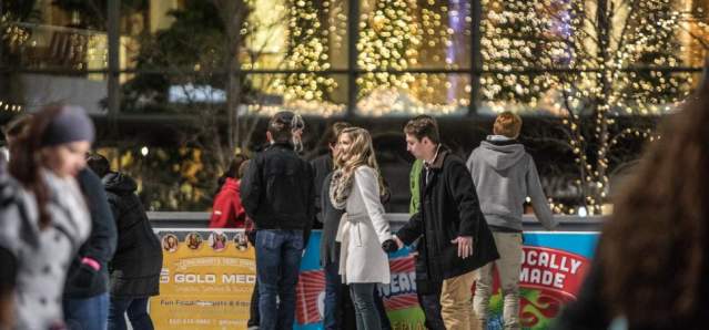 Couple ice skating on the Fountain Square Ice Rink (photo: CincinnatiUSA.com)